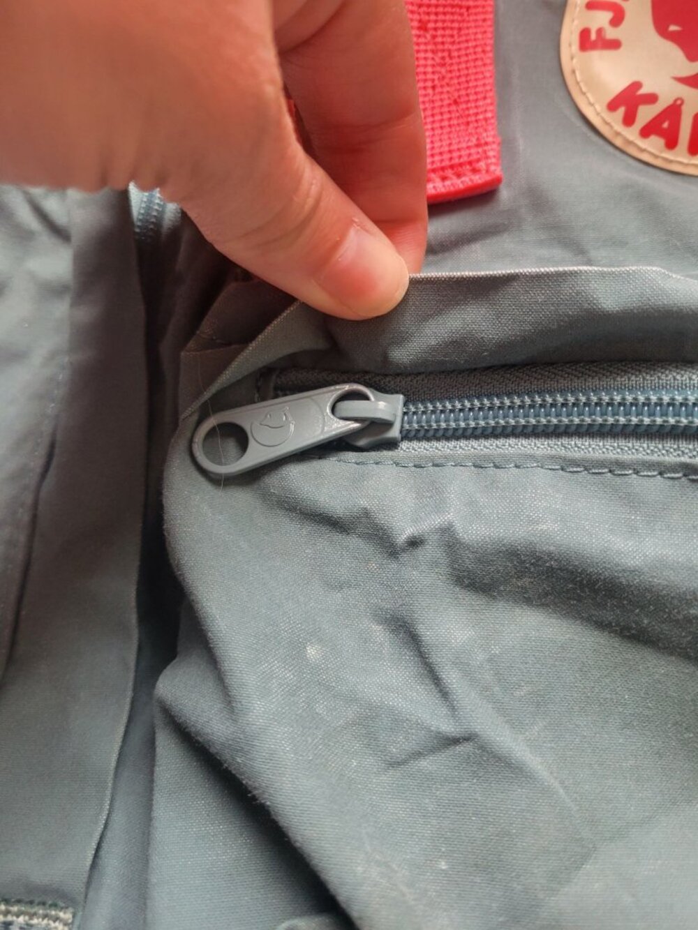 Fjällräven Kånken backpack Green with Pink straps a durable Vinylon F fabric - Picture 3 of 9